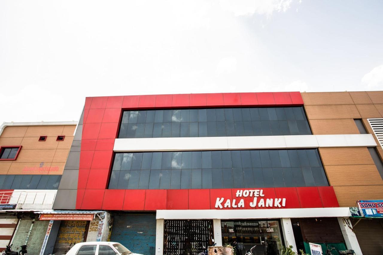 Oyo 39381 Kalajanki Hotel Ujjain Buitenkant foto