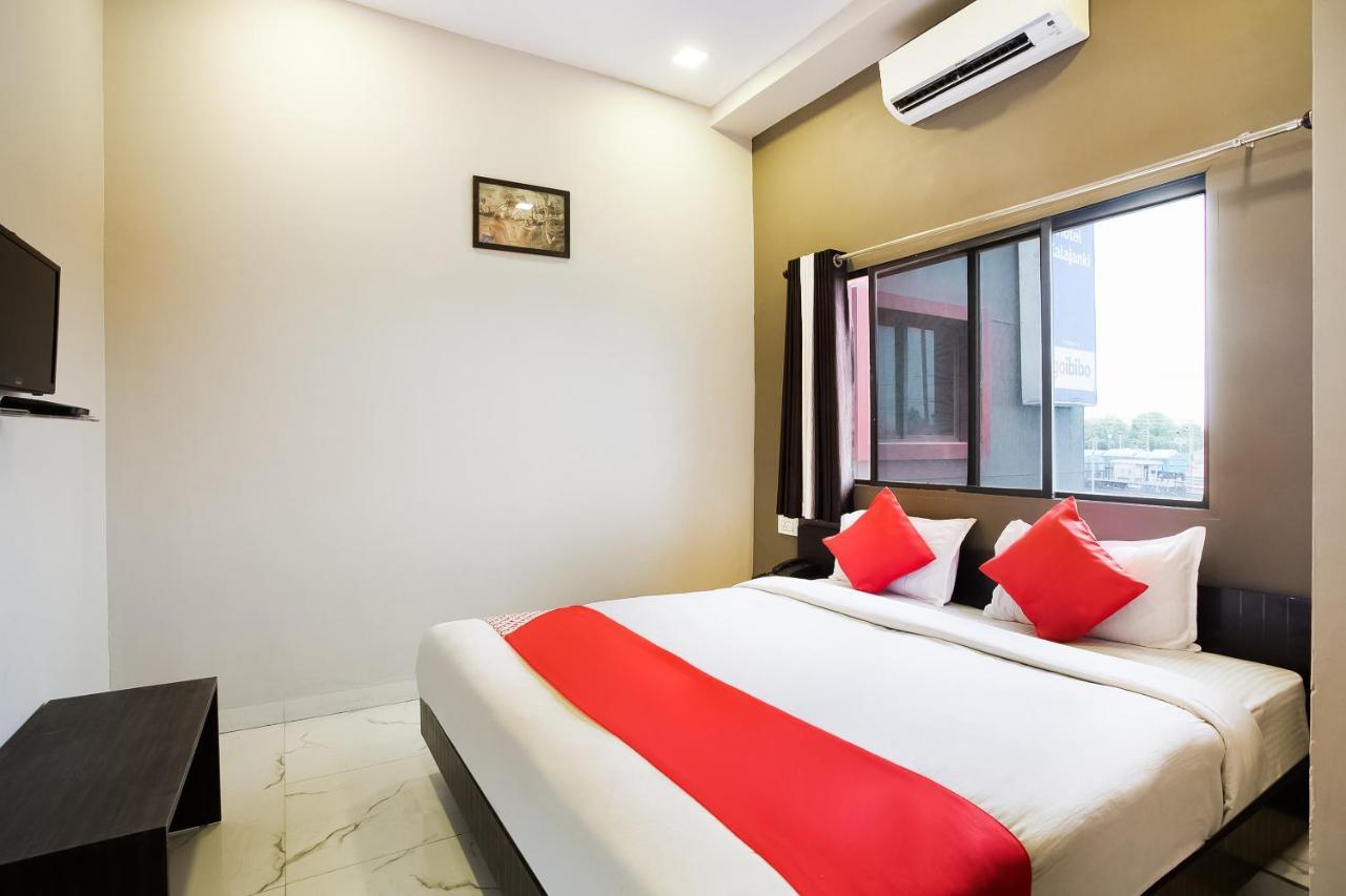 Oyo 39381 Kalajanki Hotel Ujjain Buitenkant foto
