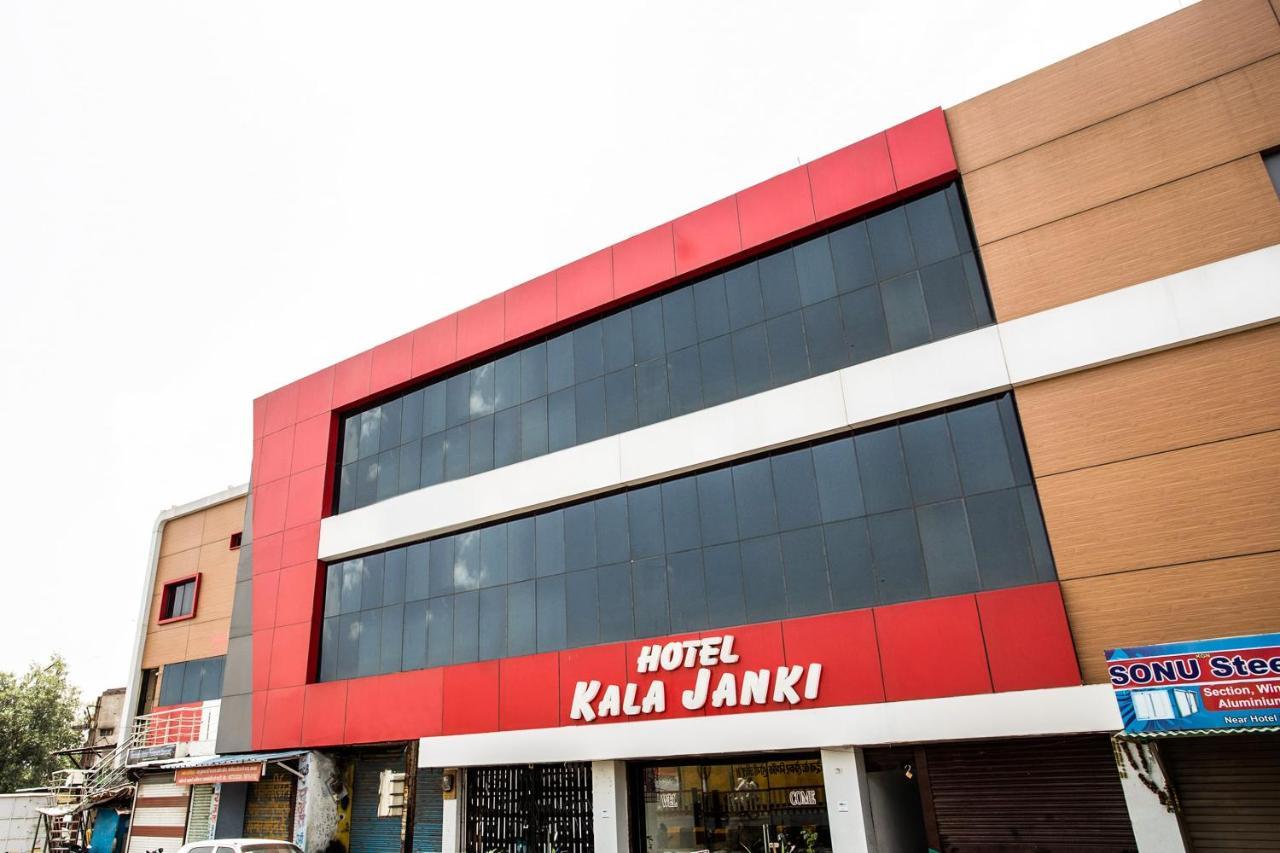 Oyo 39381 Kalajanki Hotel Ujjain Buitenkant foto