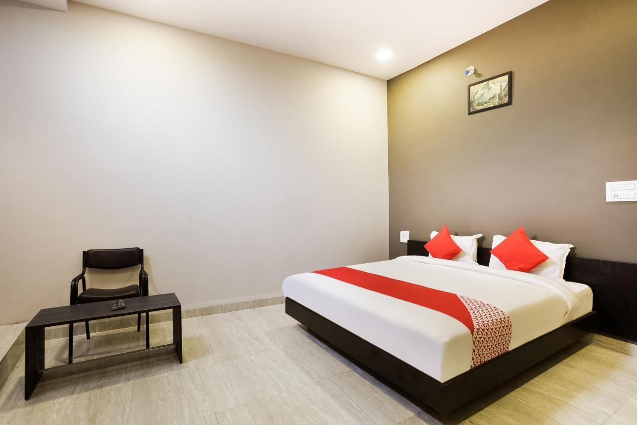 Oyo 39381 Kalajanki Hotel Ujjain Buitenkant foto