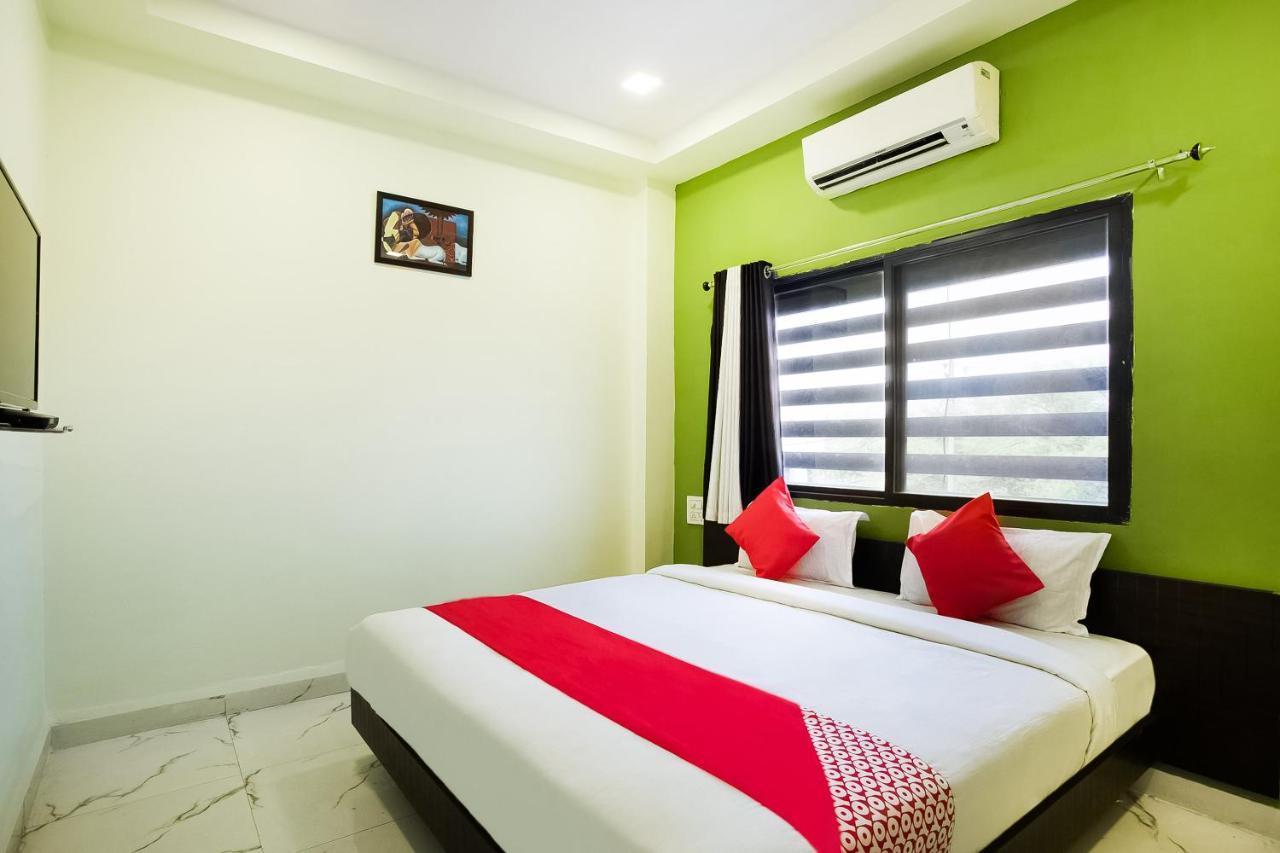 Oyo 39381 Kalajanki Hotel Ujjain Buitenkant foto