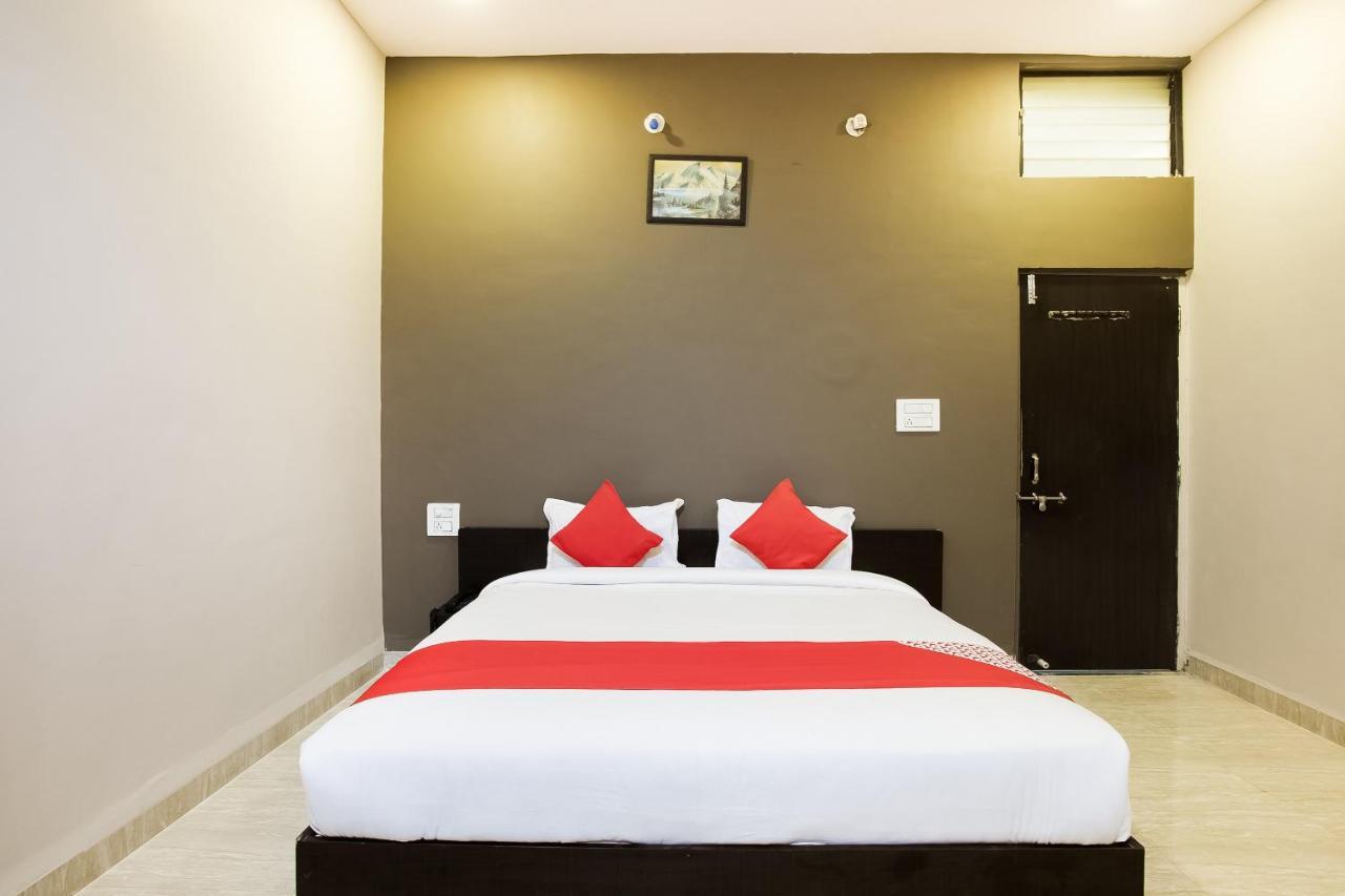 Oyo 39381 Kalajanki Hotel Ujjain Buitenkant foto